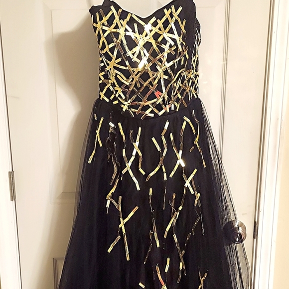 black dress with gold neckline Sexy Women Mermaid Black Evening Dresses Long Sleeve Gold Lace Appliqu –  TANYA BRIDAL